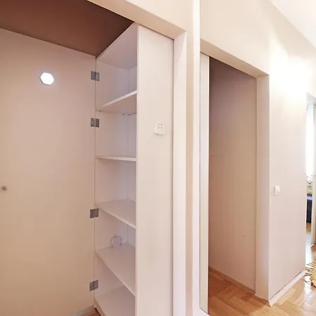 아파트 Sava Square